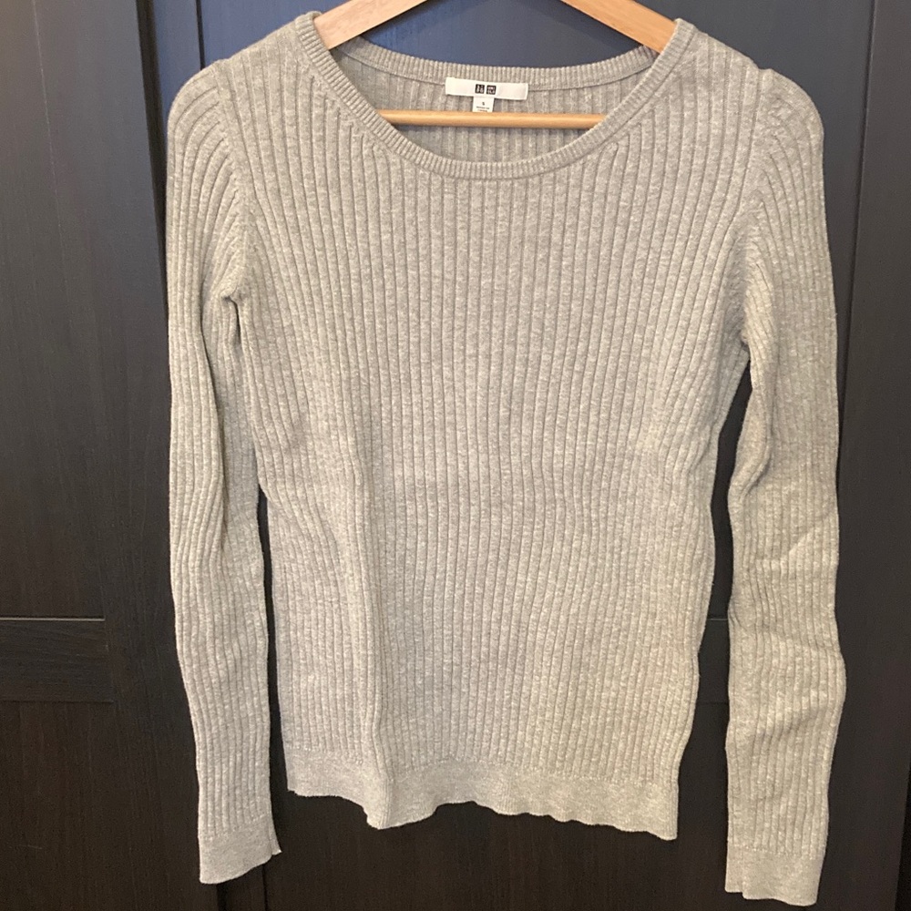 Uniqlo Gray Ribbed Long Sleeve Sweater